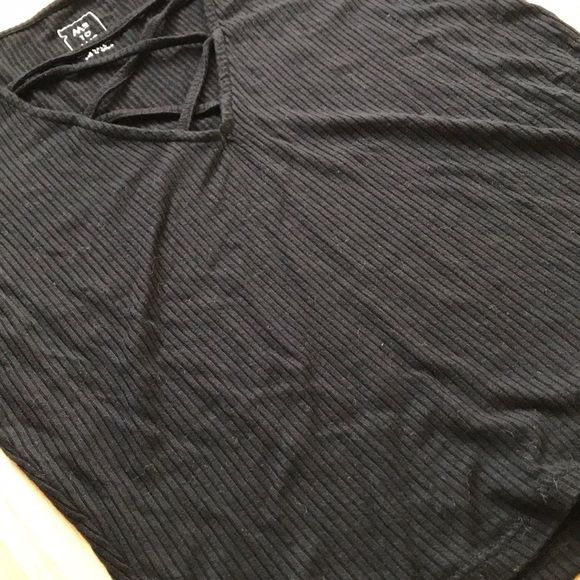 Criss Cross Slim Top - Picture 4 of 4